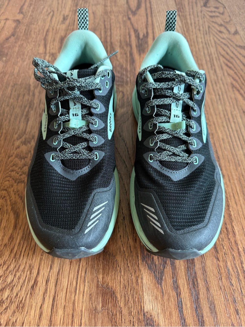 Brooks Black and Mint Green Low-Top Trail Sneakers - Picture 7 of 8